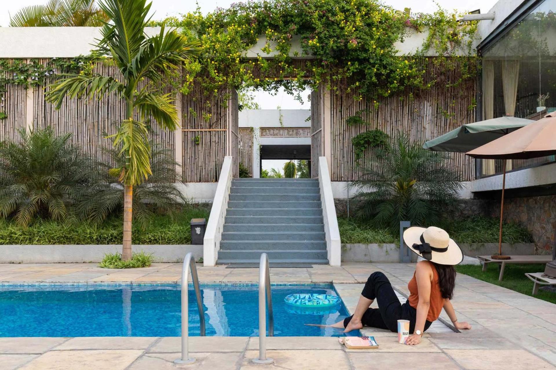 Open House By Stayvista - Nestled In Nature, Featuring A Swimming Pool & Expansive Lawn For A Serene Retreat Shikrapur エクステリア 写真