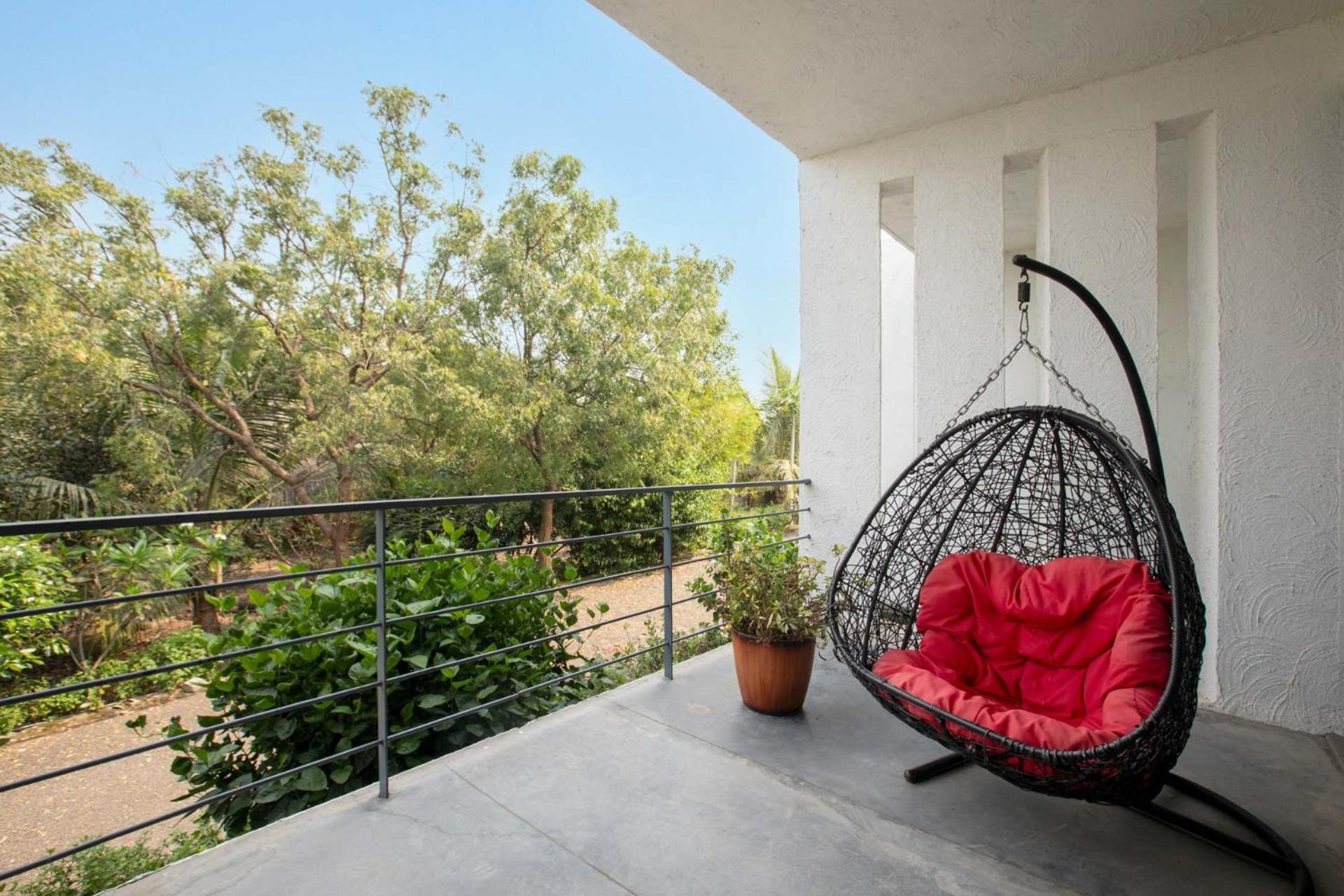 Open House By Stayvista - Nestled In Nature, Featuring A Swimming Pool & Expansive Lawn For A Serene Retreat Shikrapur エクステリア 写真