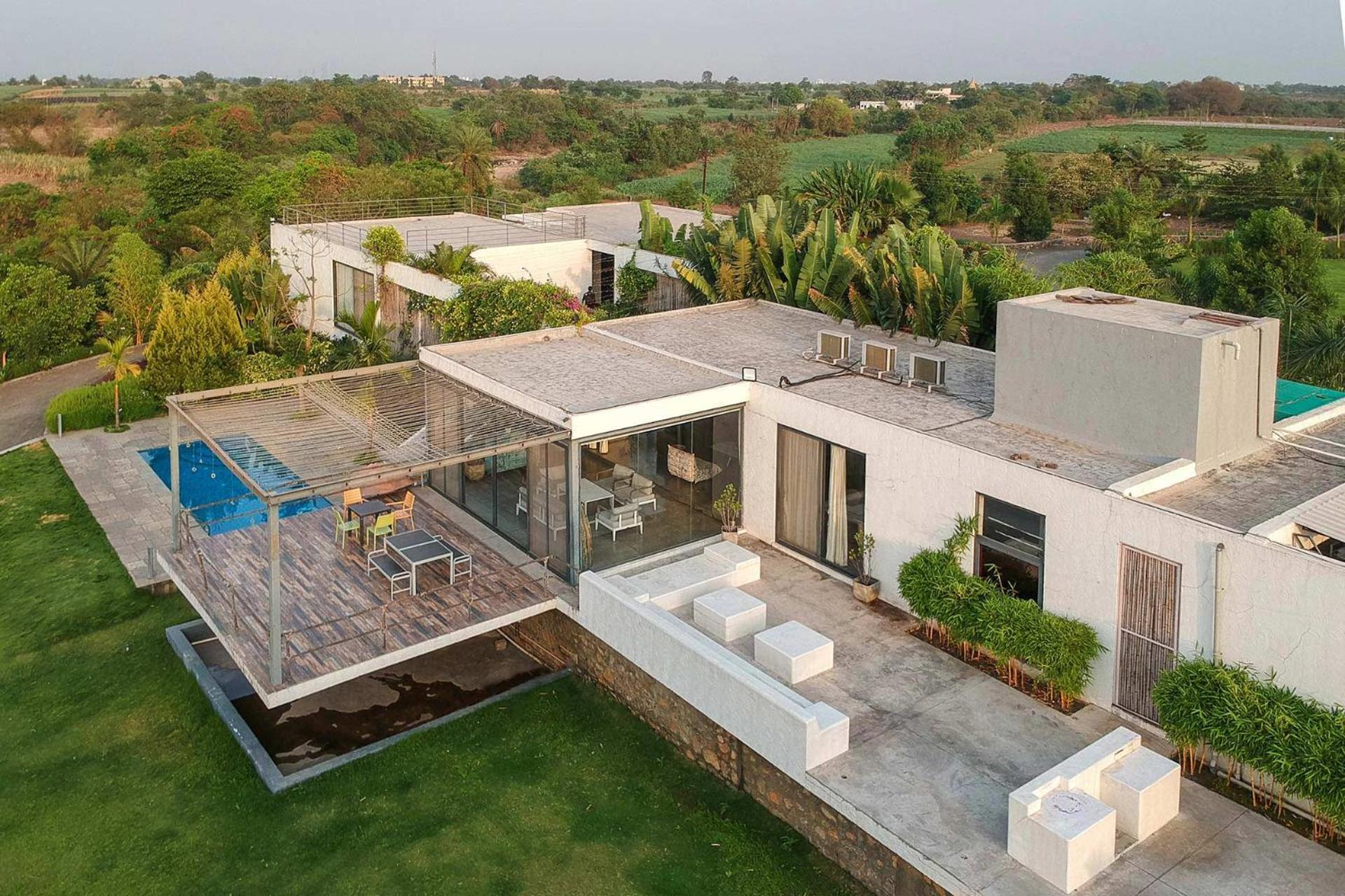 Open House By Stayvista - Nestled In Nature, Featuring A Swimming Pool & Expansive Lawn For A Serene Retreat Shikrapur エクステリア 写真
